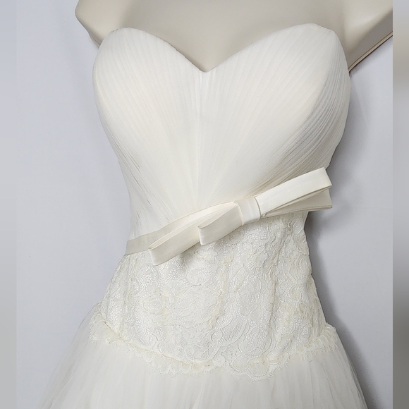 Elegant Ivory Lace/Zipper Multi Layered Wedding Dress - Picture 5 of 16